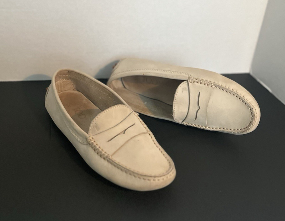 TOD'S WOMAN'S GOMMINO LIGHT BEIGE SUEDE DRIVING MOCCASIAN LOAFERS, SZ 6